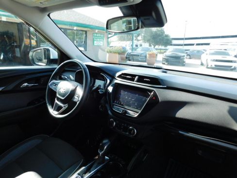 Used 2023 Chevrolet TrailBlazer LT image 28