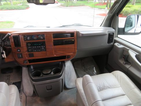 Used 2004 GMC Savana 1500 SLT RWD image 15