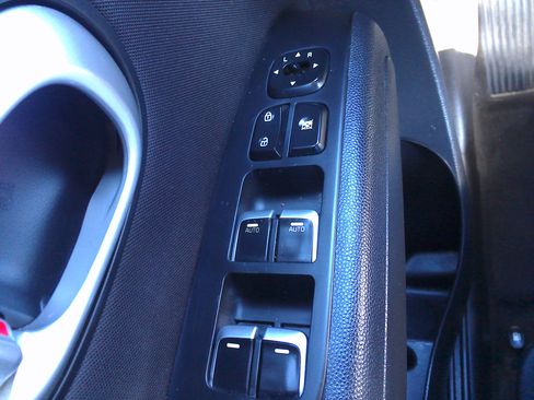 Used 2017 Kia Soul + image 24