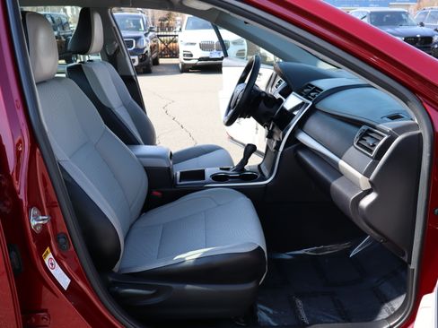 Used 2016 Toyota Camry SE image 15