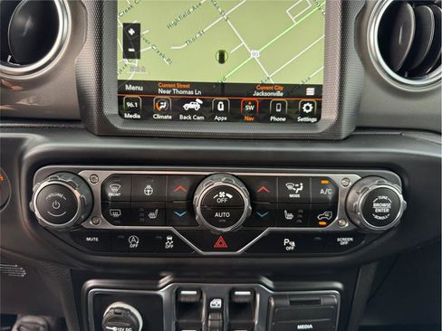 Used 2022 Jeep Wrangler Unlimited Sahara image 29