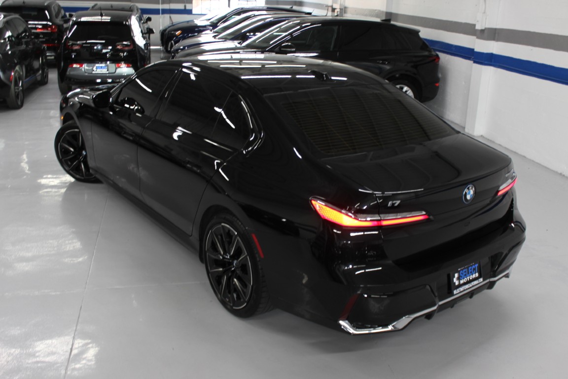 Used 2024 BMW i7 eDrive50 RWD image 15