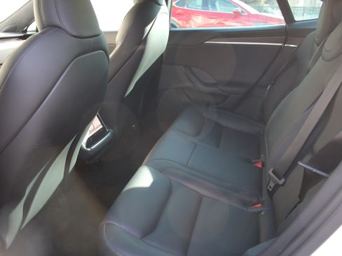 Used 2022 Tesla Model S image 8