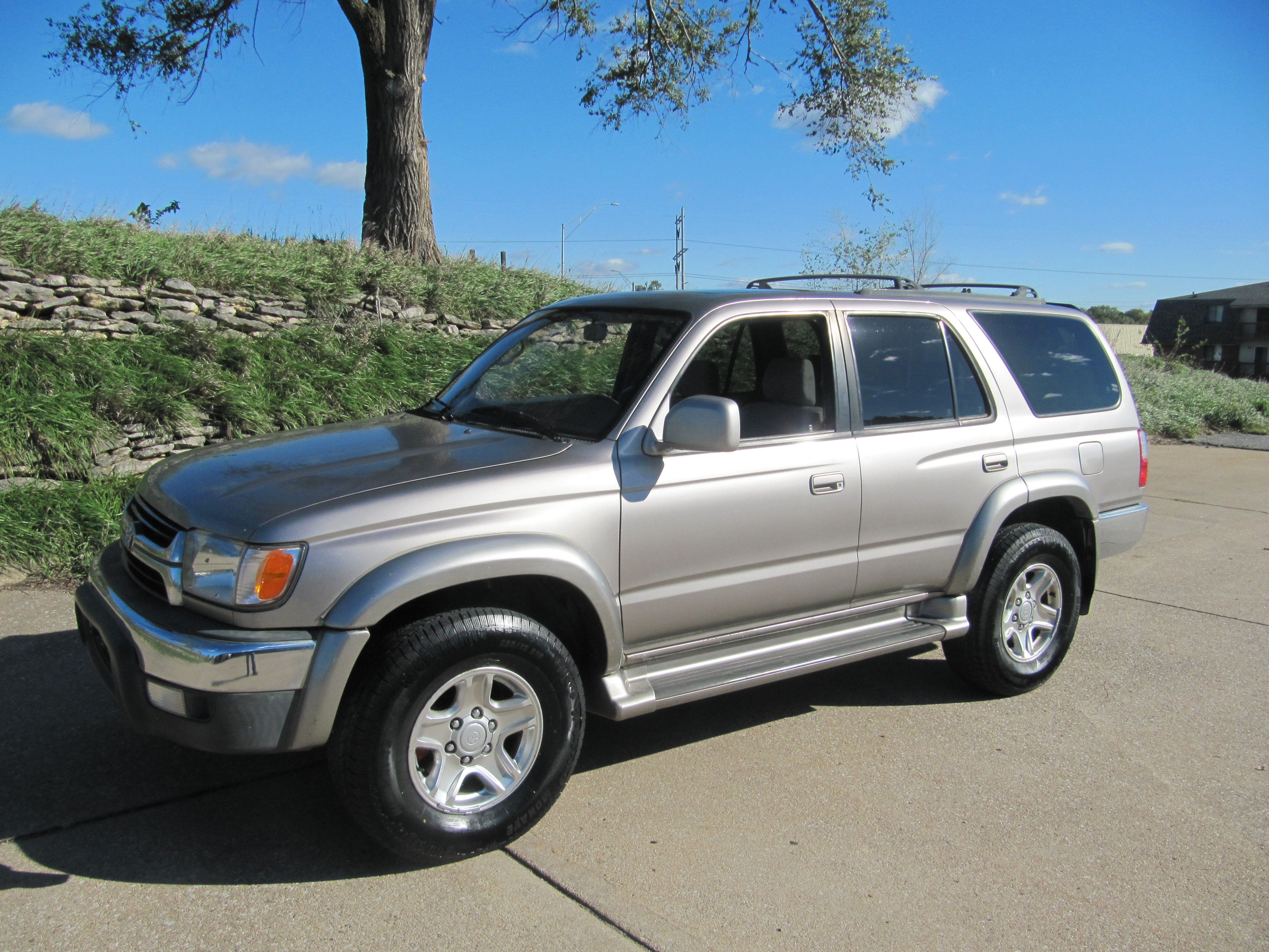 Used 2002 Toyota 4Runner 4WD SR5 image 2