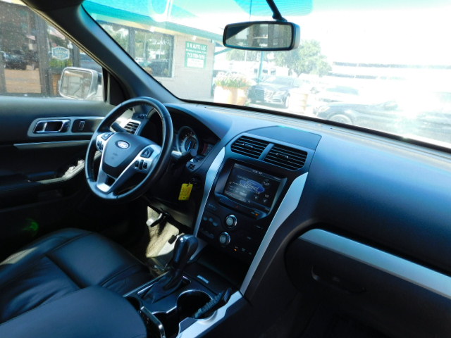 Used 2014 Ford Explorer FWD XLT image 28