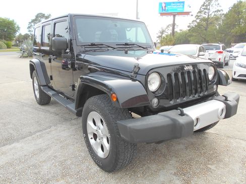 Used 2014 Jeep Wrangler Unlimited Sahara image 2
