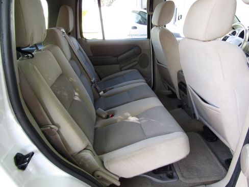 Used 2007 Ford Explorer XLT image 13