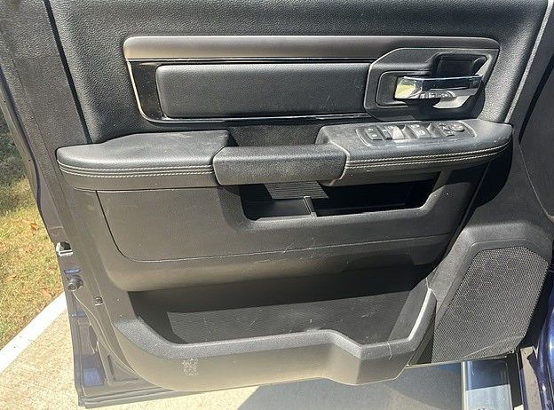 Used 2015 RAM 1500 2WD Crew Cab Sport image 21