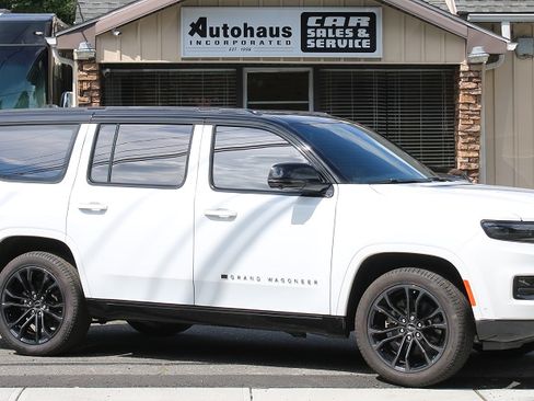 Used 2023 Jeep Grand Wagoneer 4WD Series II image 1
