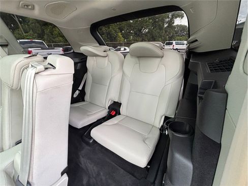 Used 2021 Volvo XC90 T6 Momentum image 42