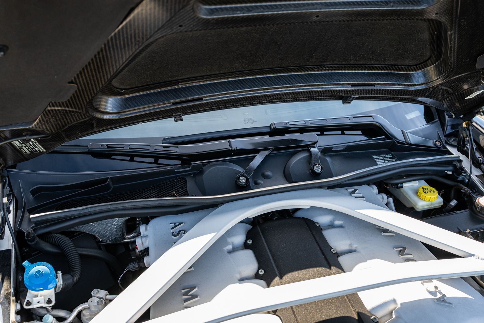 Used 2014 Aston Martin Vanquish Coupe RWD image 43