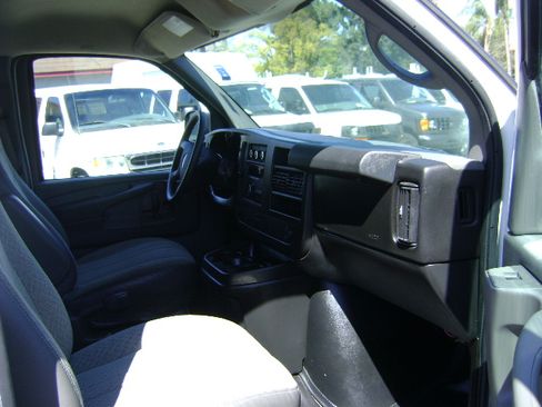 Used 2010 GMC Savana 1500 image 11