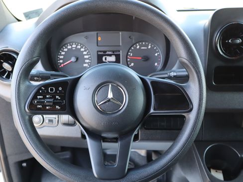 Used 2022 Mercedes-Benz Sprinter 2500 image 15