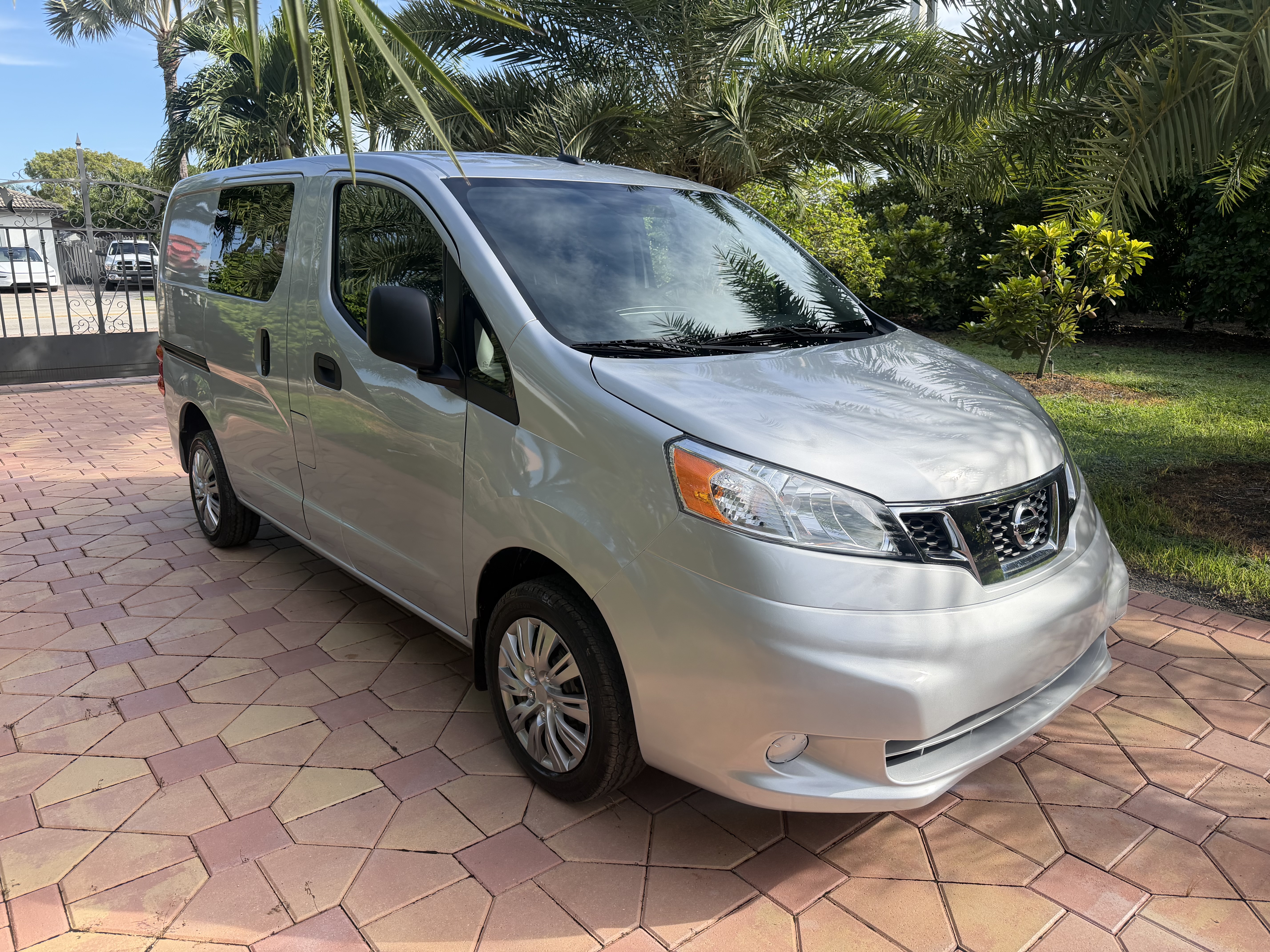 Used 2020 Nissan NV200 SV Van 4D FWD image 3