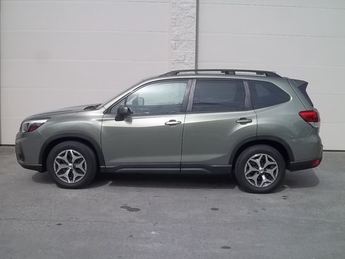 Used 2020 Subaru Forester Premium image 7