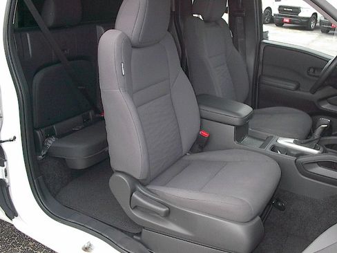 Used 2024 Nissan Frontier S RWD image 13