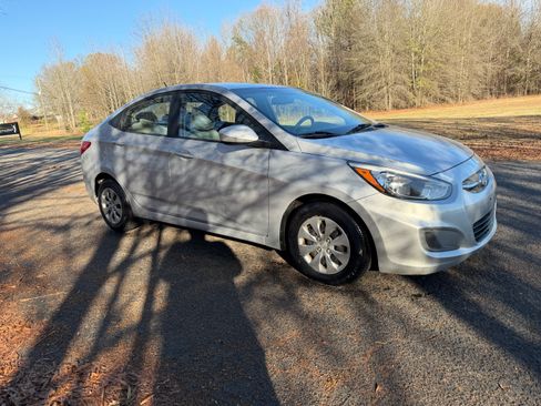 Used 2017 Hyundai Accent SE image 7