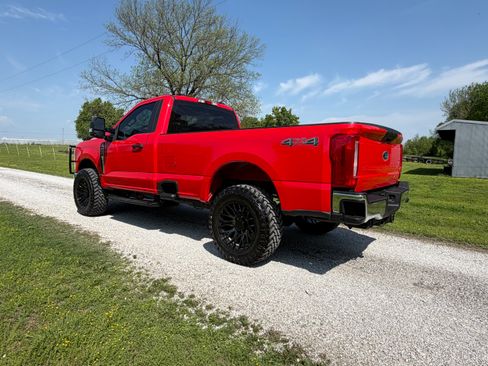 Used 2024 Ford F250 AWD/4WD image 3