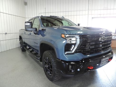 Used 2025 Chevrolet Silverado 3500 4x4 Crew Cab LTZ image 9