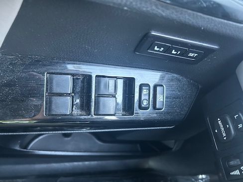 Used 2016 Toyota RAV4 Limited image 22