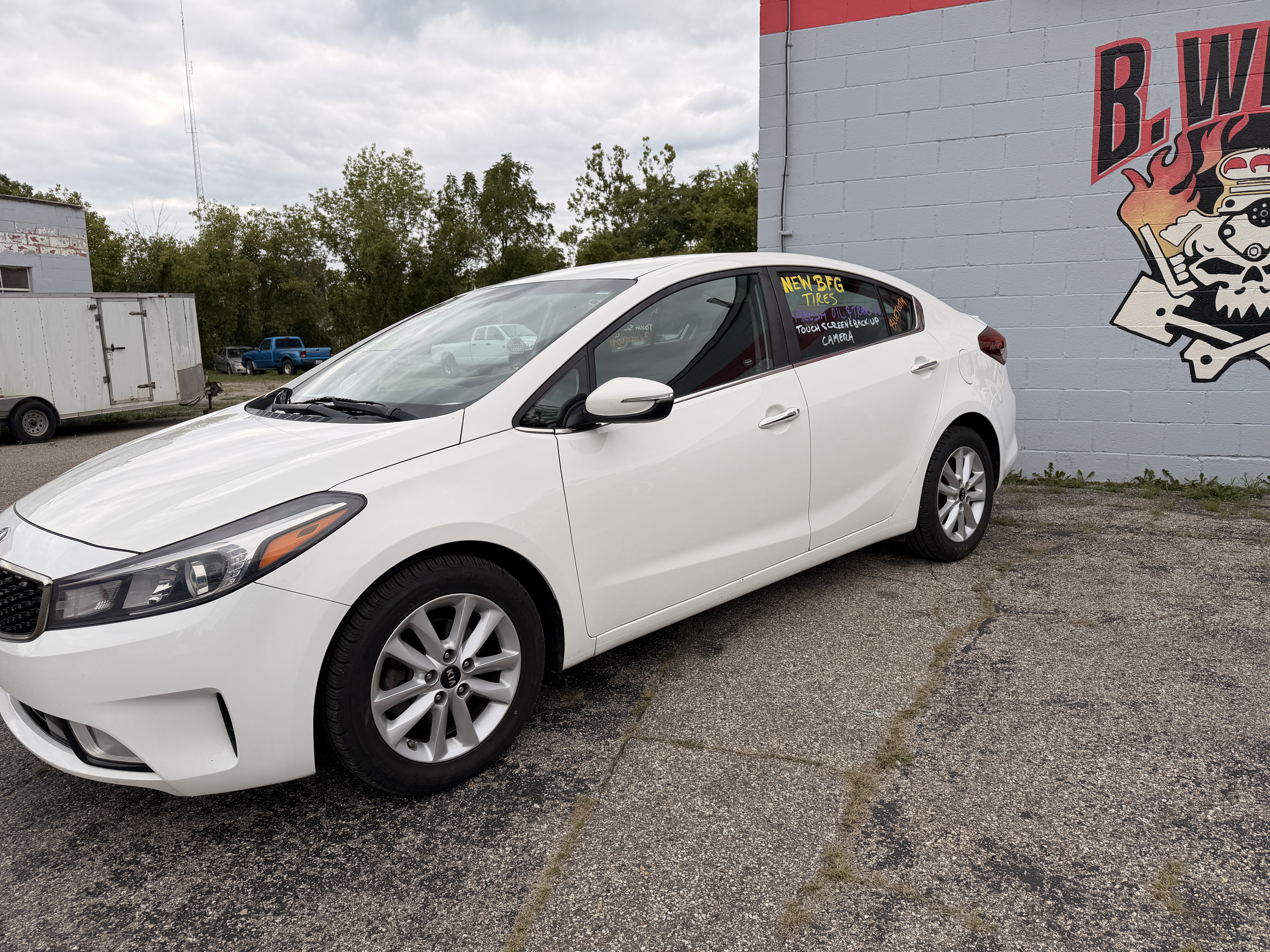 Used 2017 Kia Forte Sedan FWD image 2