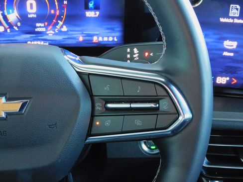 Used 2025 Chevrolet Traverse LT image 28