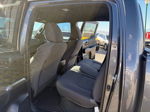 Used 2019 Toyota Tacoma TRD Sport image 13