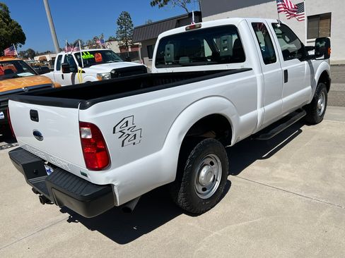 Used 2011 Ford F250 4x4 SuperCab Super Duty image 4