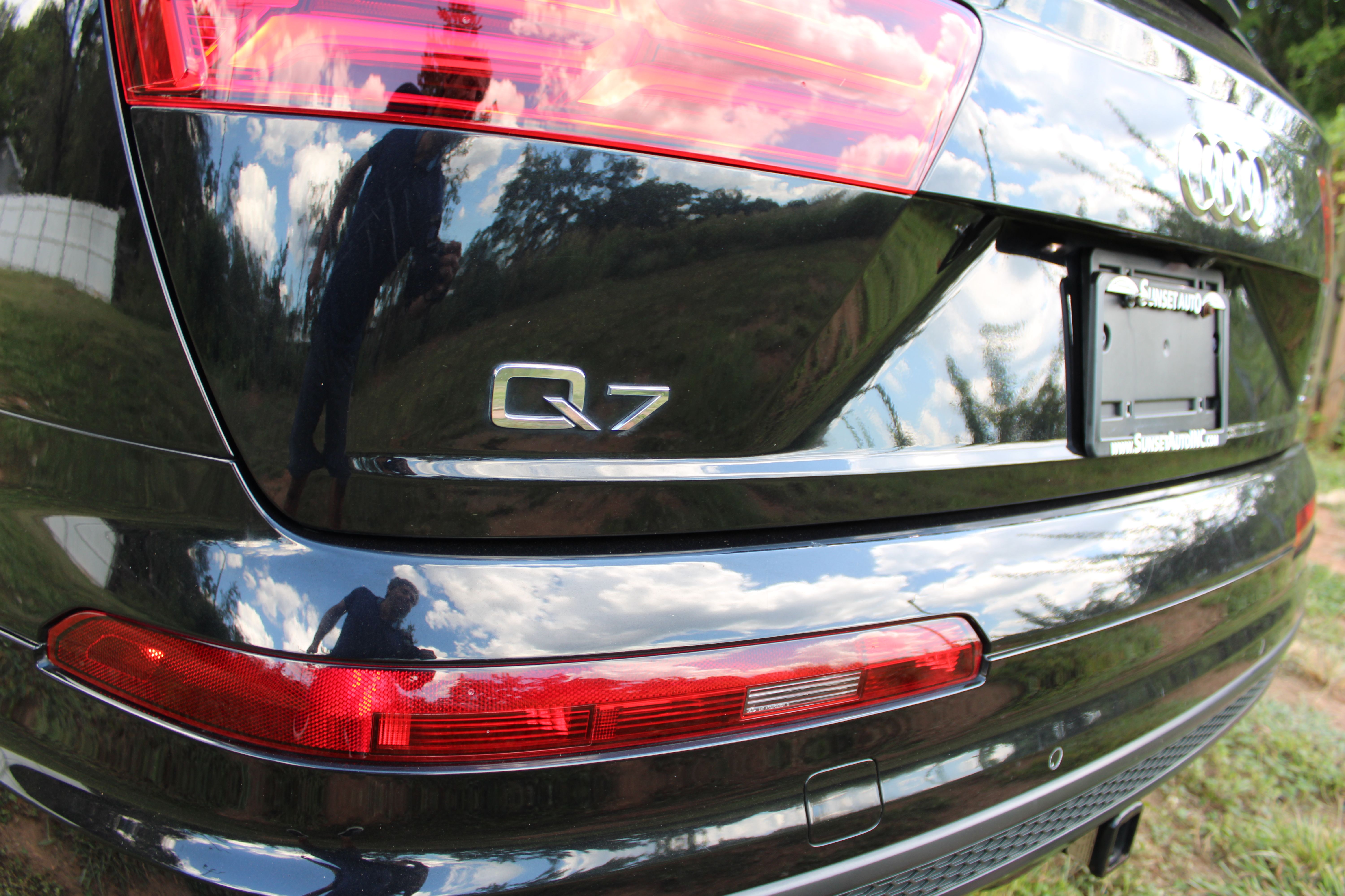 Used 2017 Audi Q7 3.0T Prestige w/ S Line AWD/4WD image 29