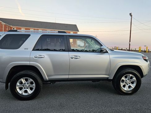 Used 2022 Toyota 4Runner SR5 Premium image 5