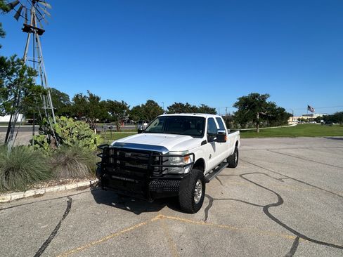 Used 2011 Ford F350 4x4 Crew Cab Lariat w/ FX4 Pkg image 2