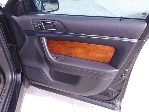 Used 2013 Lincoln MKS image 11