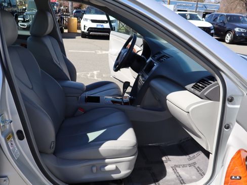 Used 2011 Toyota Camry XLE image 15