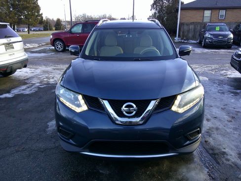 Used 2015 Nissan Rogue SV image 2