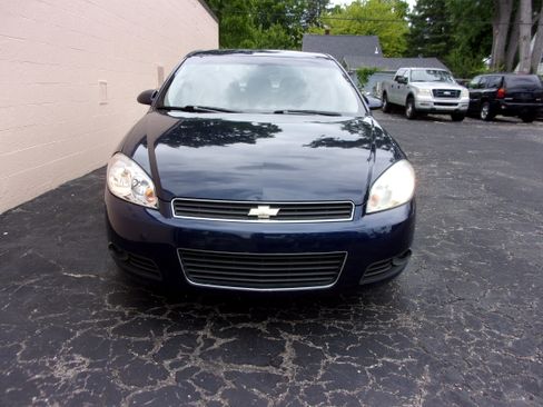 Used 2011 Chevrolet Impala LT w/ 1LT FWD image 2