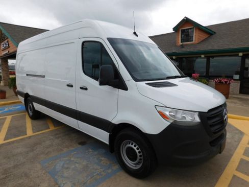 Used 2021 Mercedes-Benz Sprinter 2500 170 Cargo image 2