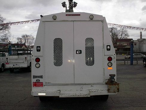 Used 2015 Chevrolet Express 3500 image 6