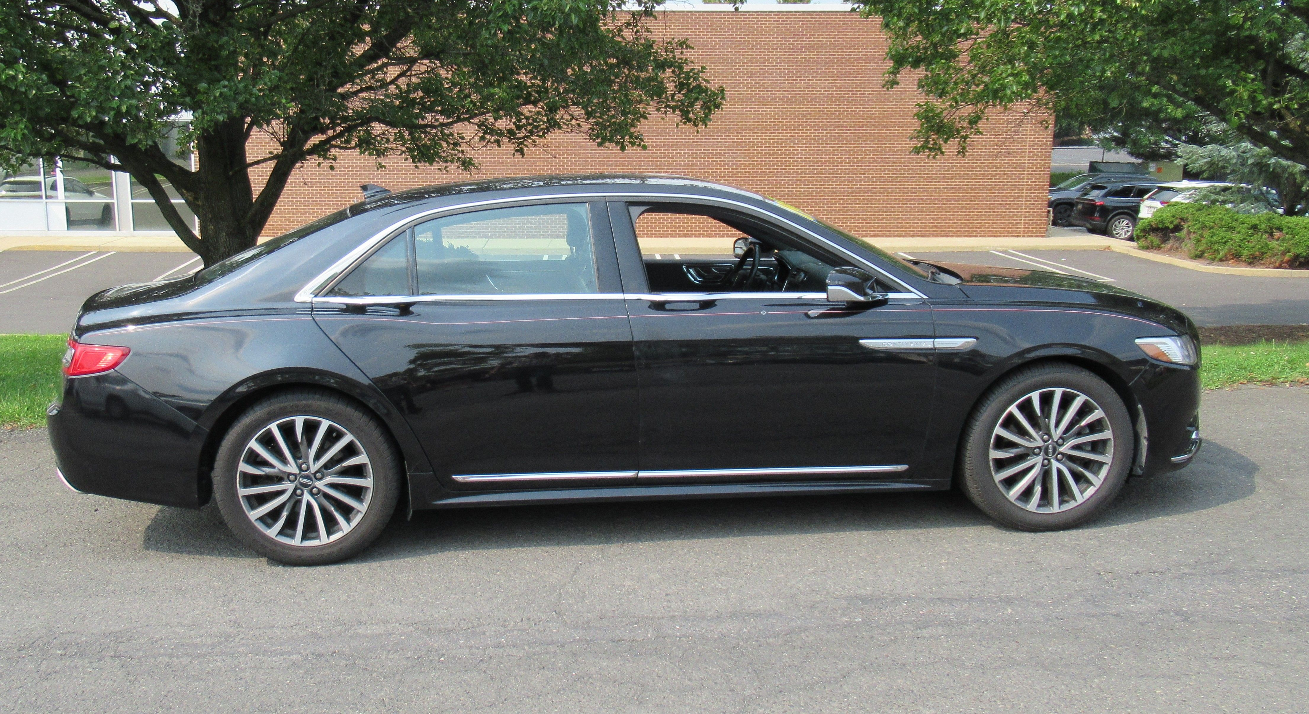 Used 2019 Lincoln Continental AWD Select image 5