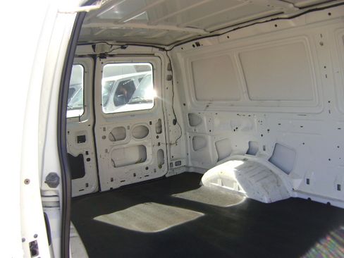 Used 2005 Ford E-150 and Econoline 150 image 9