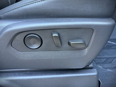 Used 2025 GMC Sierra 1500 SLT image 30