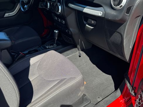 Used 2014 Jeep Wrangler 4WD Rubicon image 19