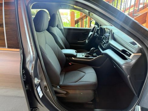 Used 2021 Toyota Highlander AWD LE V6 image 21