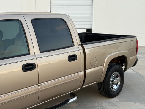 Used 2004 Chevrolet Silverado 2500 LS RWD image 26