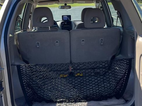 Used 2004 Toyota RAV4 image 9