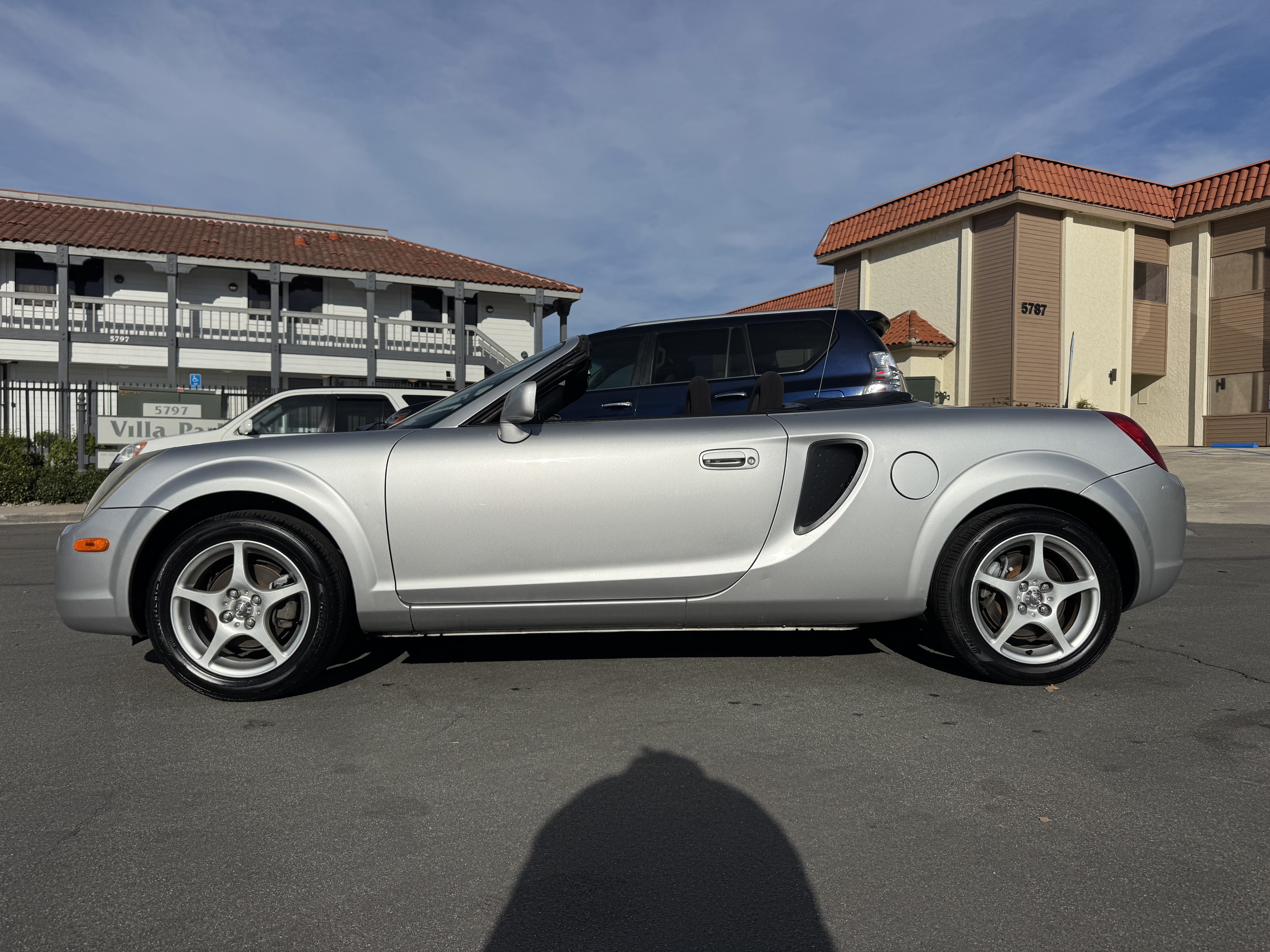 Used 2002 Toyota MR2 Spyder RWD image 3