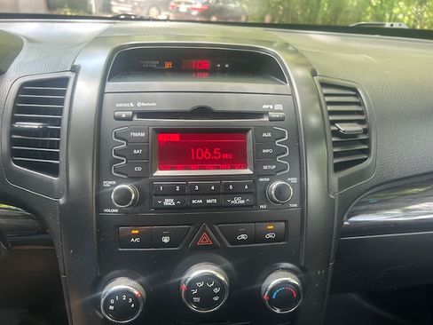 Used 2011 Kia Sorento AWD LX image 15