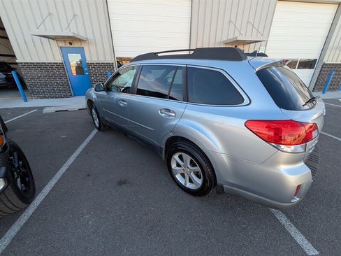 Used 2014 Subaru Outback 2.5i Premium image 18