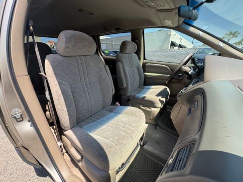 Used 2001 Toyota Sienna LE FWD image 19