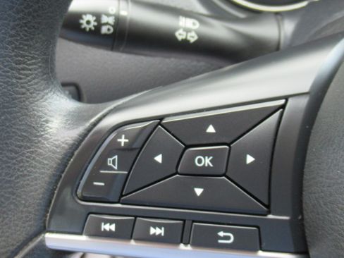 Used 2018 Nissan Rogue S image 17