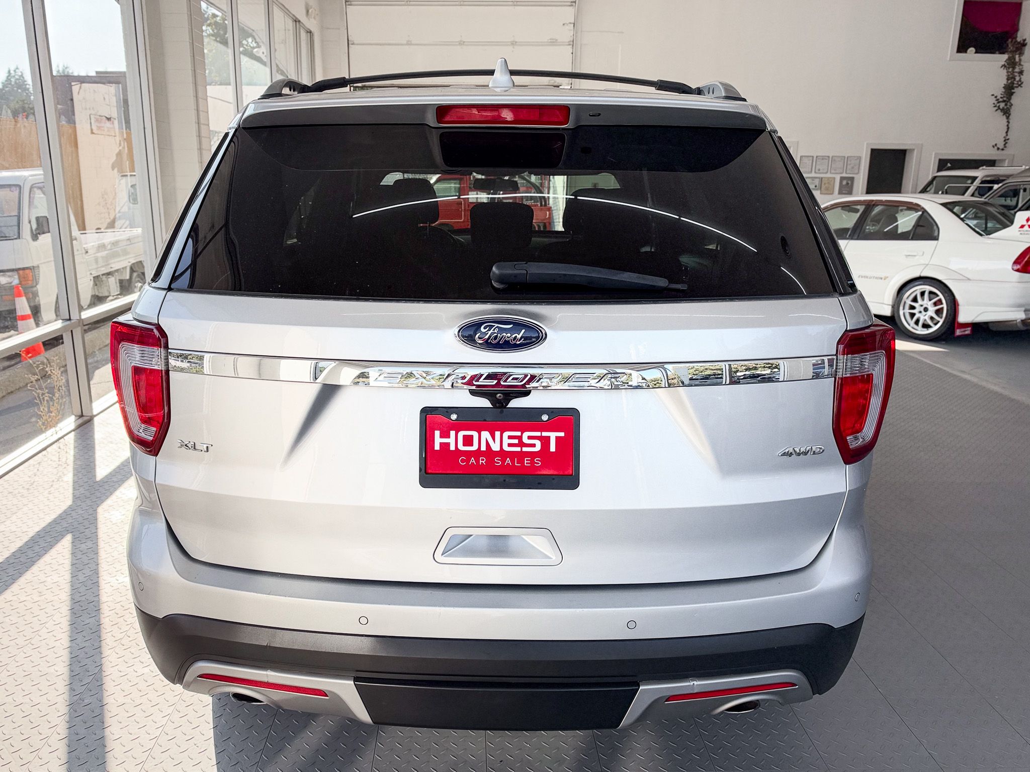 Used 2017 Ford Explorer 4WD XLT image 5